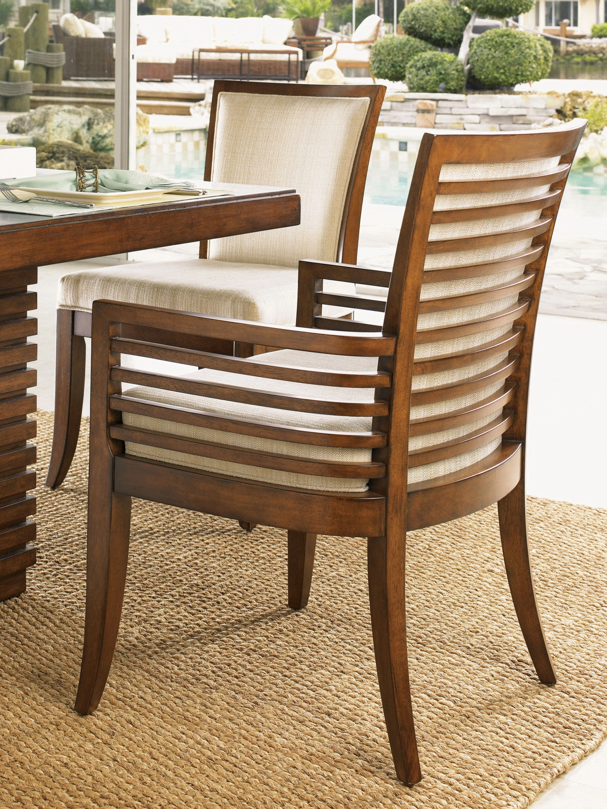 KOWLOON ARM CHAIR