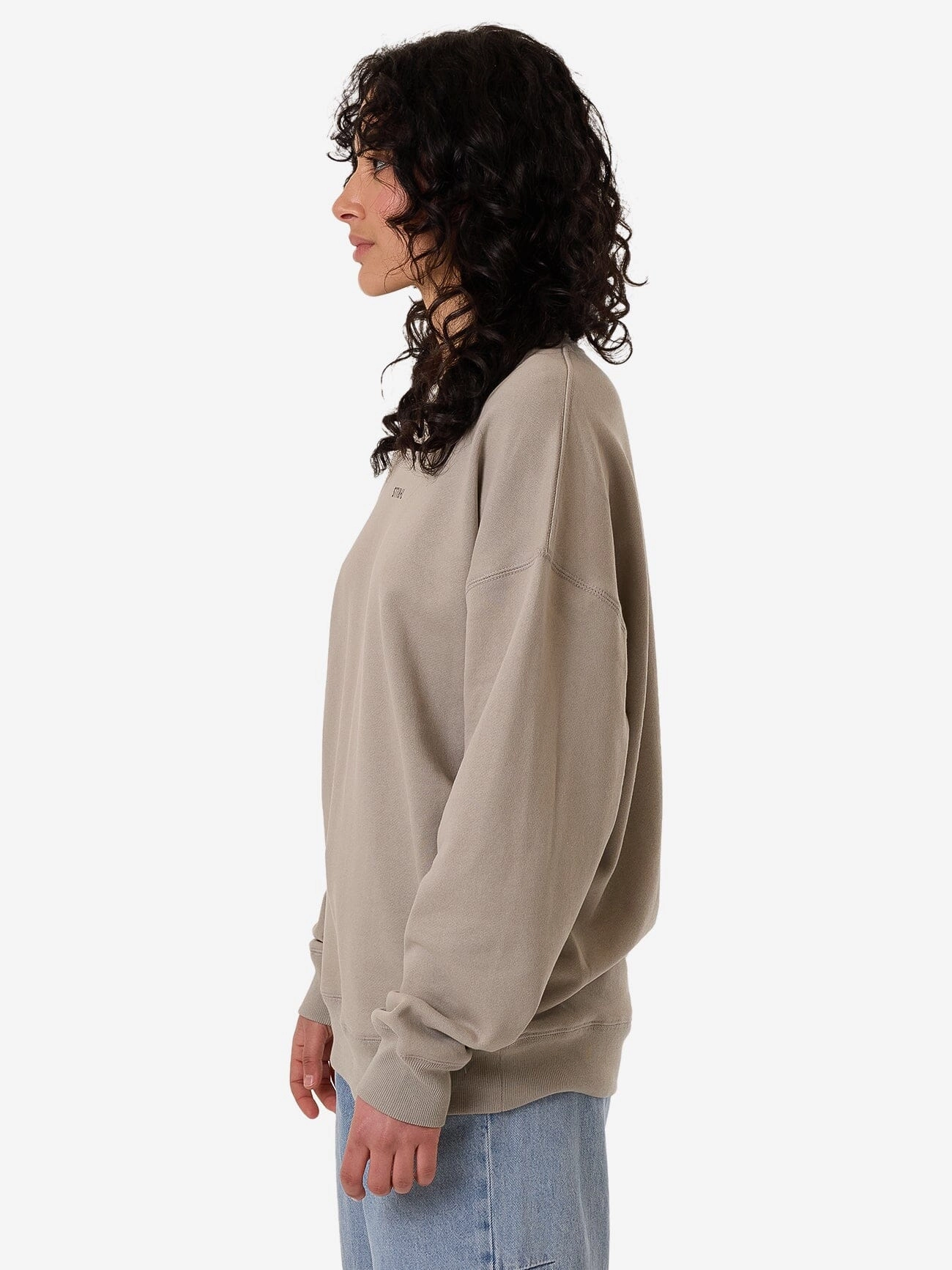 Minimal Thrills Slouch Crew - String