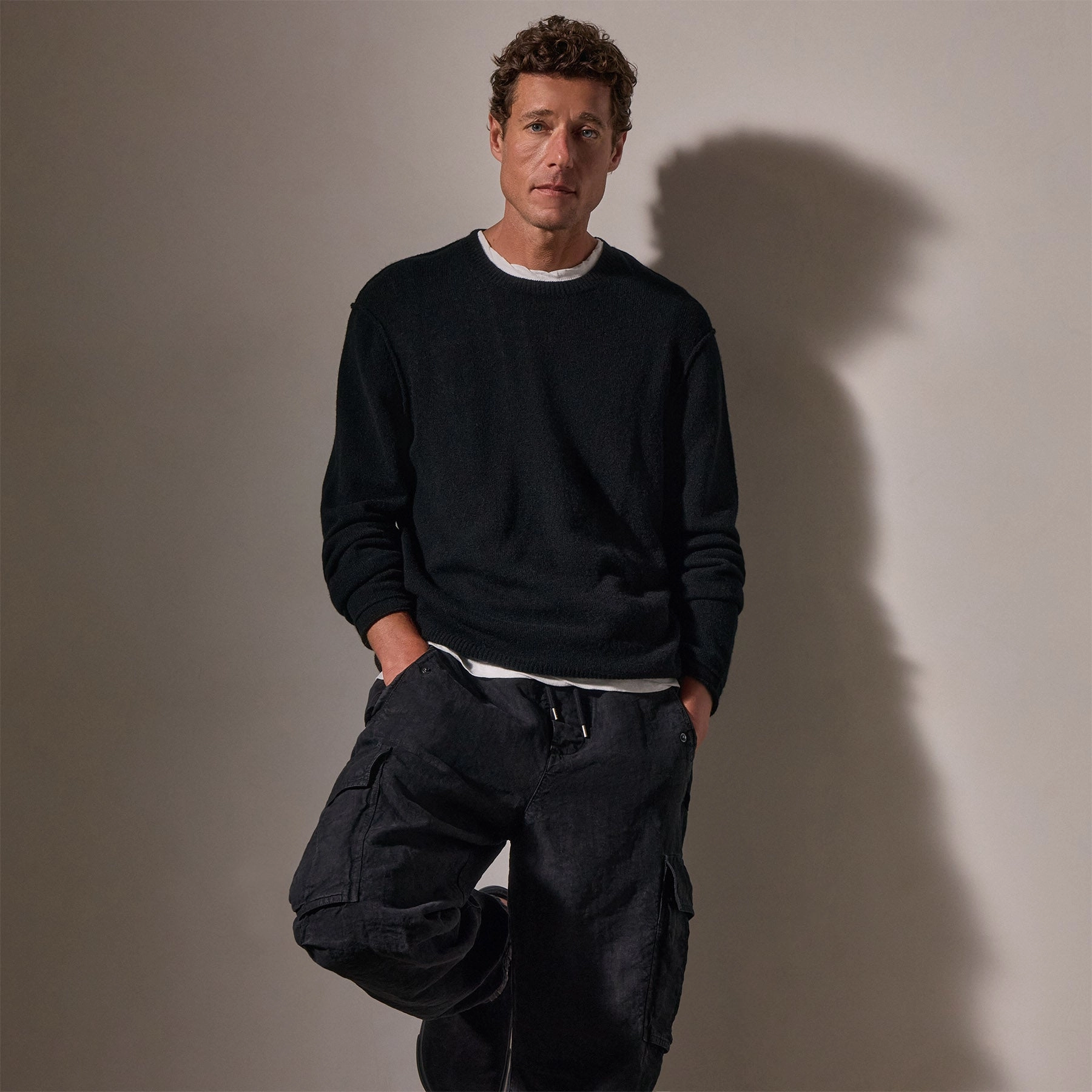 Soft Featherweight Cashmere Crew - Black