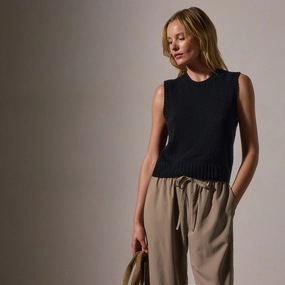 Soft Featherweight Cashmere Vest - Black