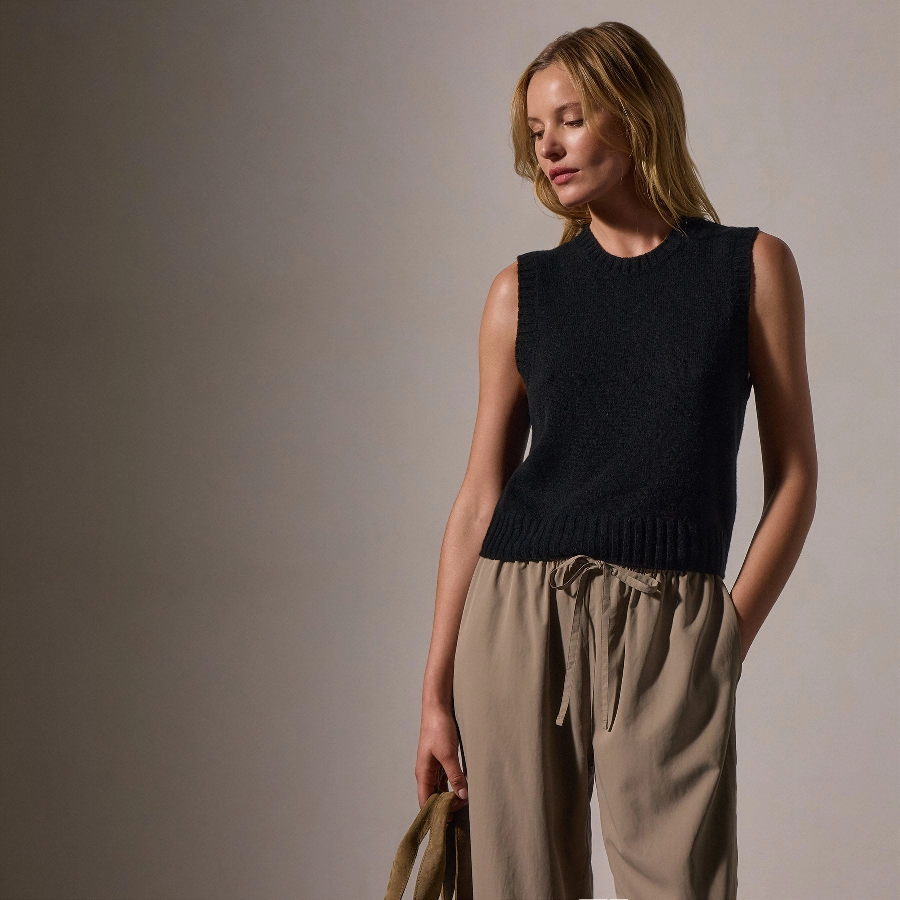 Soft Featherweight Cashmere Vest - Black