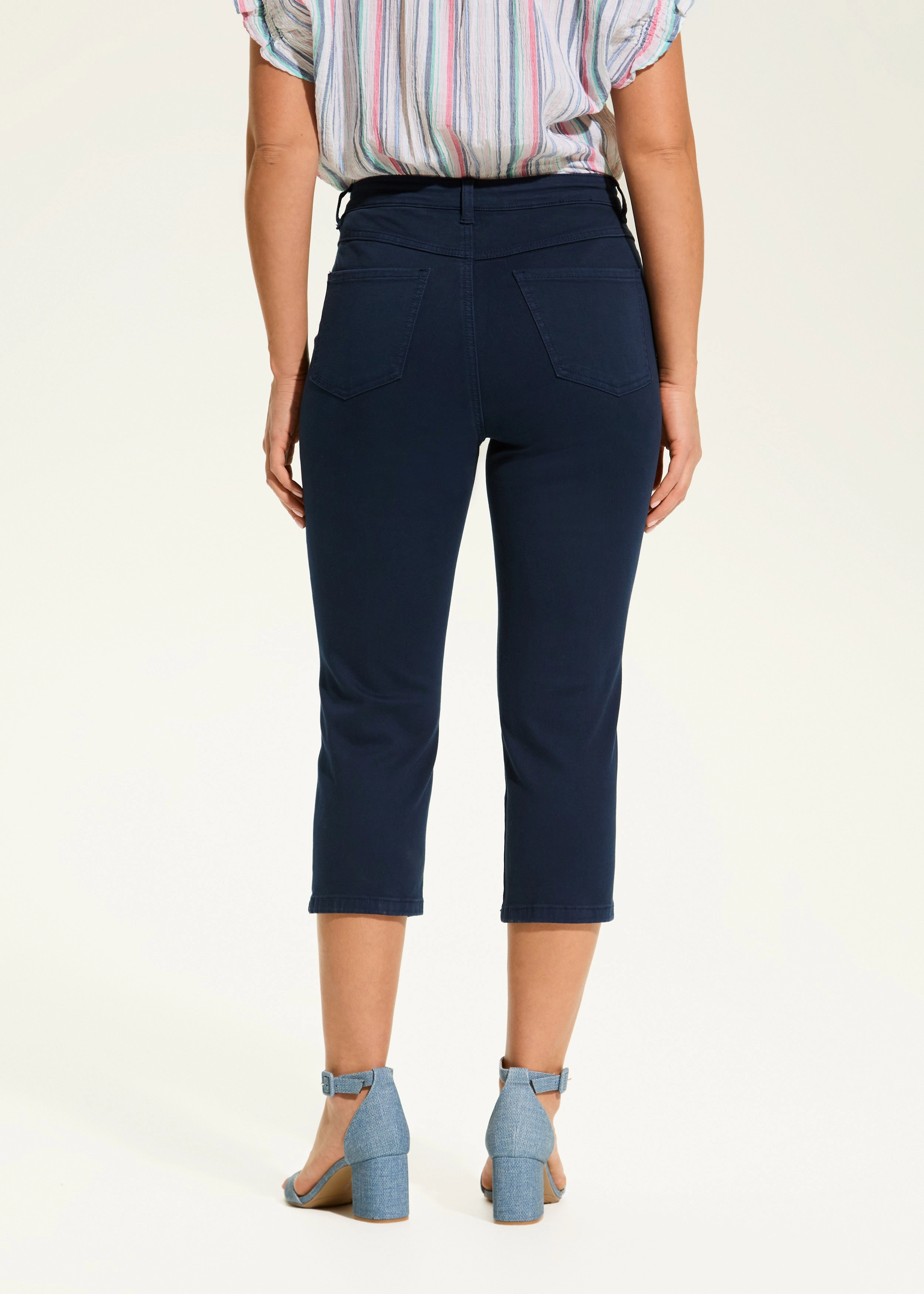 Suzanne Capri, Navy