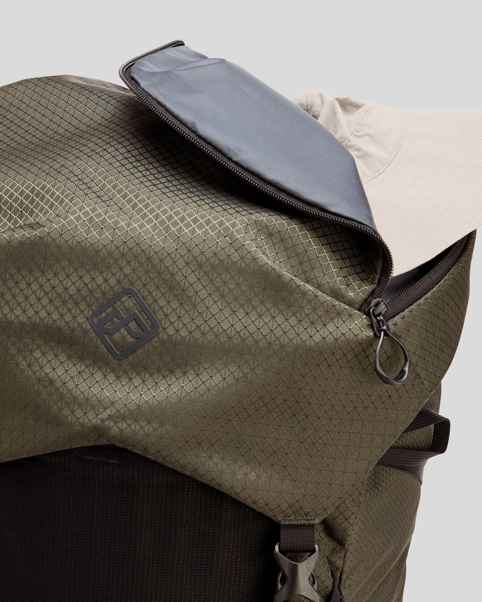 Valorous Pack - 58L - Dark Moss